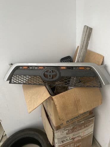 Решетка радиатора Toyota 2011 г., Б/у, Оригинал