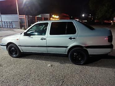 Volkswagen Vento: 1992 г., 1.8 л, Механика, Бензин, Седан