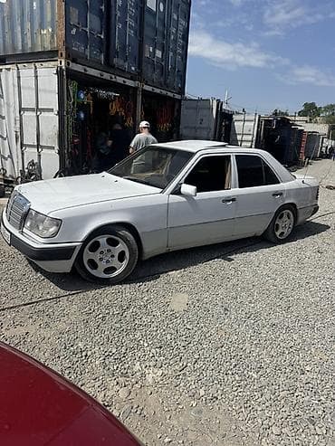 Mercedes-Benz W124: 1991 г., Седан