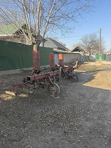 притцеп сельхоз: Культиватор-окучник с туковыми бункерами, навесной, многострочный — 2