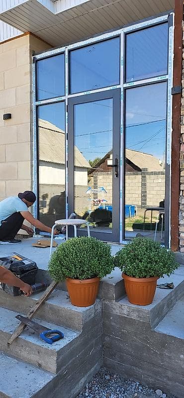 витражы: Стеклянная дверь на заказ, Входная, Для офиса, Одностворчатая, Распашная, Бесплатный замер — 3