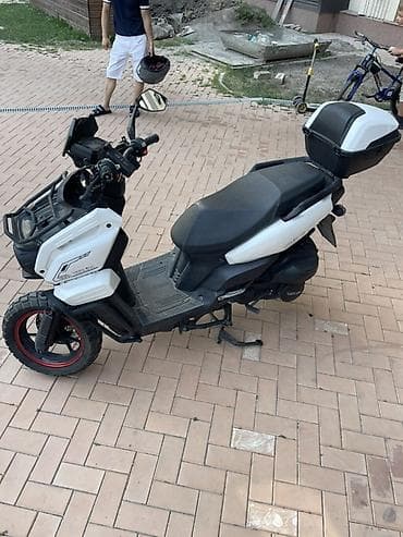 Скутер (мопед) 150 см³, стиль ADV/City Характеристики и оснащение: - — 2