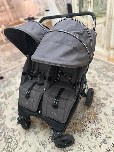 для близняшек: Коляска, цвет - Серебристый, Б/у — 1