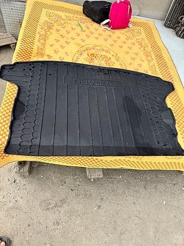 импреза: Родные Резиновые Полики Для багажника Subaru, цвет - Черный, Новый, Самовывоз — 1