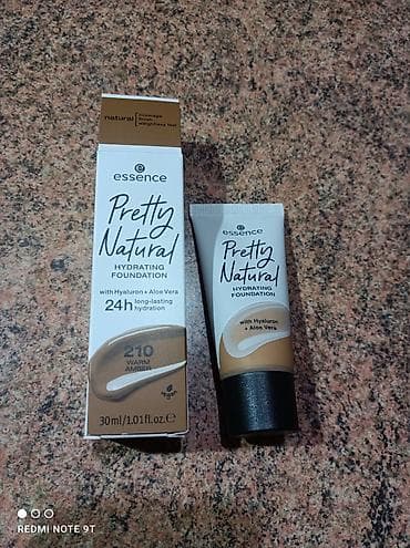 Парфюмерия: Тональный крем essence Pretty Natural Hydrating Foundation - Оттенок — 4