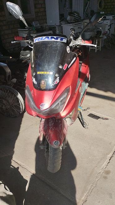 Мототехника: Макси-скутер 150 куб. см, Бензин, Колдонулган — 1