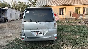 Toyota Voxy: 2002 г., 2 л, Минивэн — 4