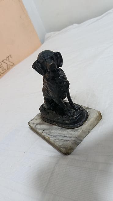 Настольная декоративная скульптура «Собака» на каменном основании. - at lalafo.kg Настольная декоративная скульптура «Собака» на каменном основании. -