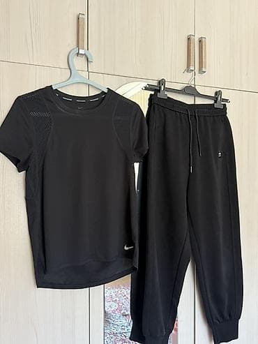 спорт кийимдер: Набор одежды и аксессуар: 1) Черный спортивный комплект - Футболка — 1