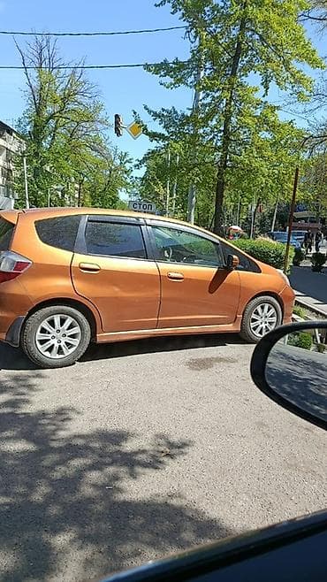 mini cuper: Honda Jazz: 2011 г., Автомат, Бензин, Хэтчбэк — 3