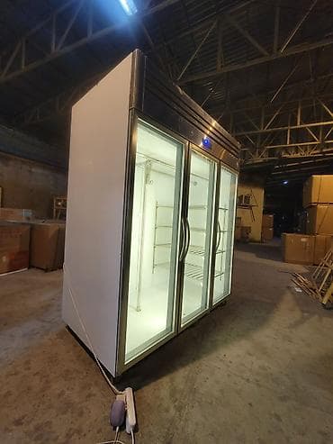 Трёхдверный профессиональный холодильный шкаф-витрина для магазинов и