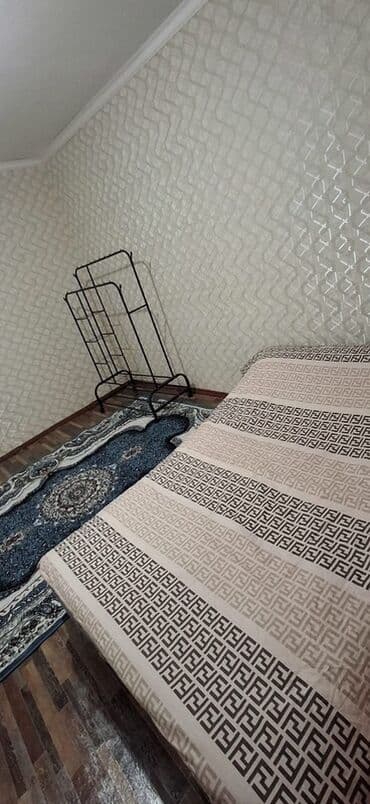 Просторная комната с минималистичным интерьером. - Мягкая двуспальная at lalafo.kg Просторная комната с минималистичным интерьером. - Мягкая двуспальная