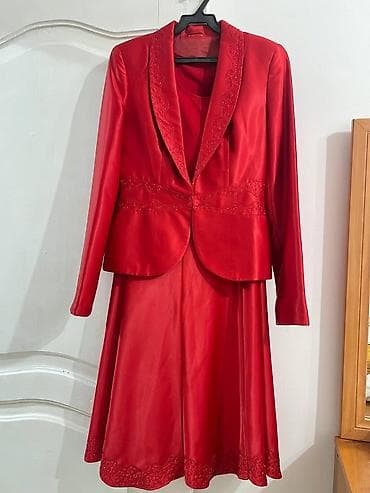 Личные вещи: Срочно продается женский нарядный костюм-тройка пиджак,маечка и юбка — 1