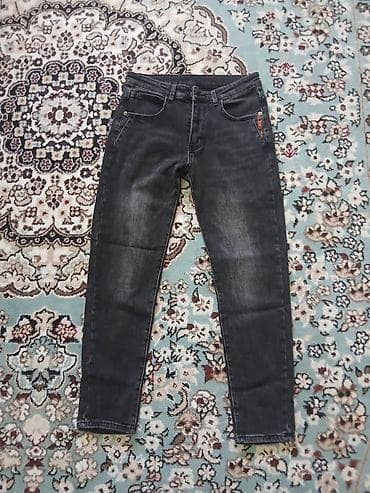 Джинсы тёмно‑серые (black washed), зауженный крой с эффектом лёгкого