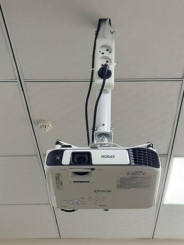 Проектор Epson (H483В) с потолочным креплением! Б/У но состояние