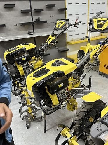 djon deere: Мотоблок бензиновый BOLT (желто‑черный) Описание: - Тяжёлый мотоблок — 3