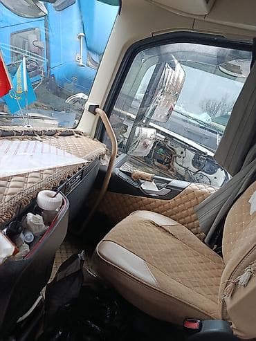 subaru sti: Тягач, Volvo, 2015 г., Без прицепа — 2