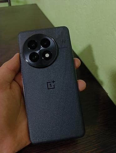 1 plus: OnePlus 13, Б/у, 256 ГБ, цвет - Черный, 2 SIM — 1