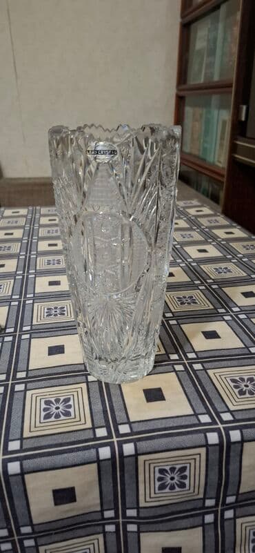 хрустальные вазы: Хрустальная ваза из свинцового хрусталя (наклейка “Lead Crystal” — 2