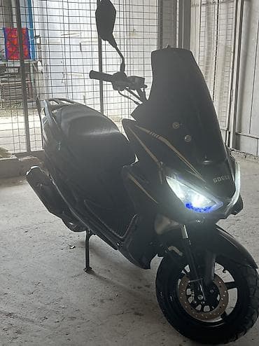 скутен: Макси-скутер Yamaha, 150 куб. см, Бензин, Б/у — 2