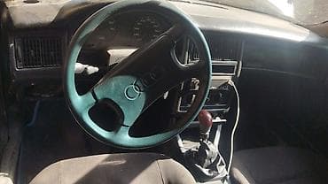 Унаа: Audi 80: 1990 г., Кол менен иштөөчү, Бензин, Седан — 1