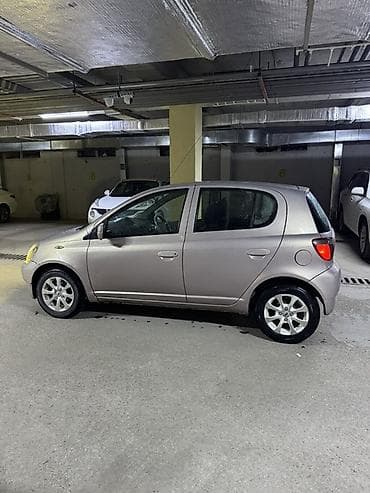 Toyota Vitz: 2001 г., 0.9 л, Автомат, Бензин, Хэтчбэк — 2