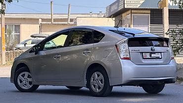 равно 3: Toyota Prius: 2011 г., Вариатор, Гибрид, Хэтчбэк — 2