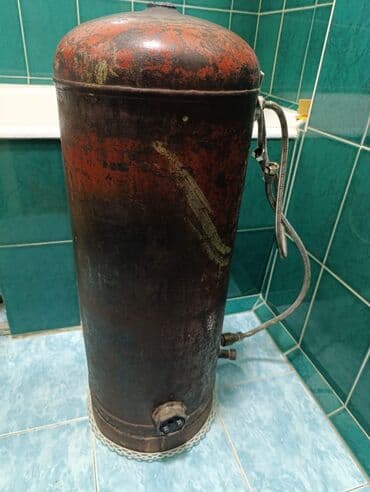 накопительный бак: Электрический накопительный водонагреватель (вертикальный бак). - — 2