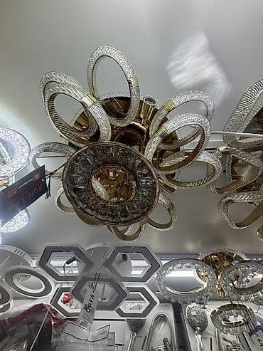 Потолочная светодиодная люстра с хрустальными элементами и золотистой at lalafo.kg Потолочная светодиодная люстра с хрустальными элементами и золотистой