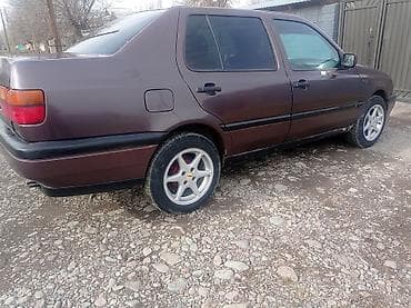 продаю volkswagen passat: Volkswagen Vento: 1992 г., 1.8 л, Механика, Газ, Седан — 1