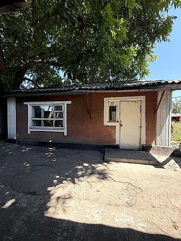 Кыймылсыз мүлк: 🏡 Продается дом в Сокулуке! ✨ Характеристики: 🔹 2 жилые комнаты 🔹 Дом — 3