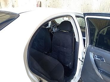 санота машина: Продается компактный седан белого цвета. Основные характеристики: - — 4