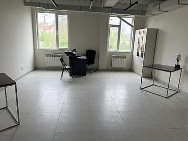 кабинет салон: Аренда офисов, 30 м², С отдельным входом — 1