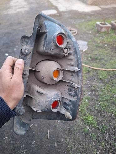 Передние фары: Задний фонарь левый Mitsubishi space star без сколов, всё целое — 2