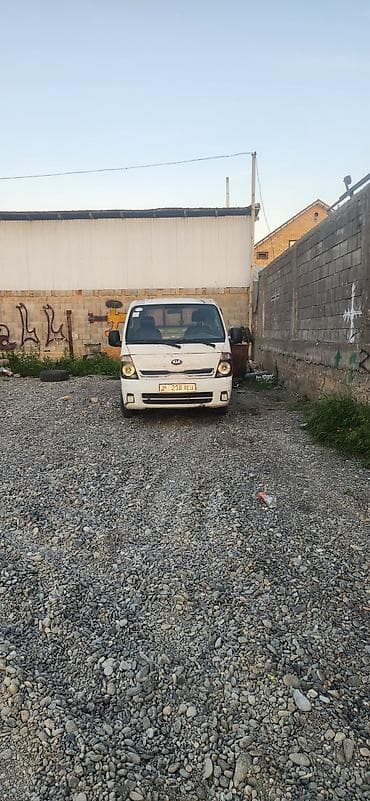 Kia BONGO: 2016 г., 2.7 л, Механика, Дизель, Фургон