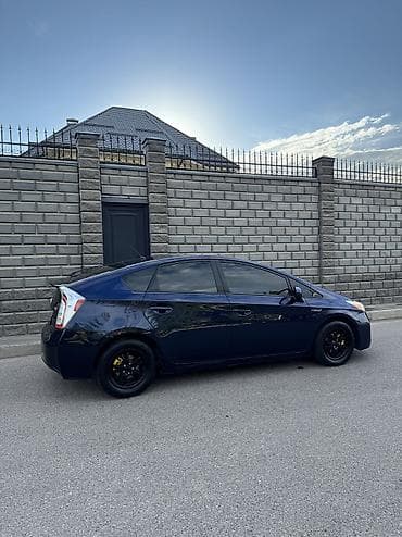 Toyota Prius: 2014 г., 1.8 л, Вариатор — 7