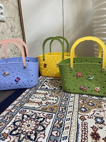 Другие сумки: Новый!! Сумка‑корзина CROCS с отверстиями и съемными значками - — 2