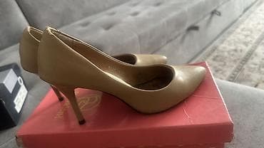 Ботинки и ботильоны: Туфли-лодочки BUTTON UP 300сом. 36 размер (идет на 35размер) Состояние — 1