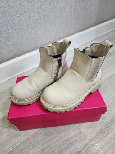 демисезонная детская обувь 22 размера: Челси, натуральная кожаразмер 30.(стелька 18,5 см)Носили 1 сезон — 2