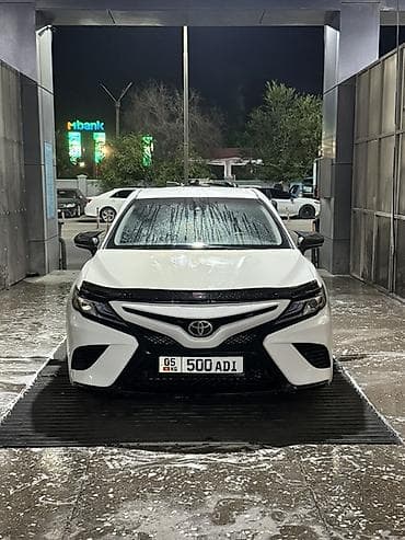 Toyota Camry: 2018 г., 2.5 л, Автомат, Бензин, Седан — 2