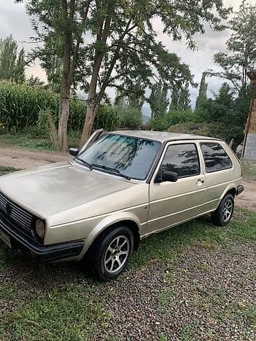 Volkswagen Golf: 1988 г., 1.8 л, Механика, Бензин, Хэтчбэк