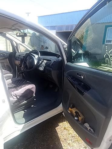 тайлта прадо: Toyota Estima: 2004 г., Автомат, Газ — 4
