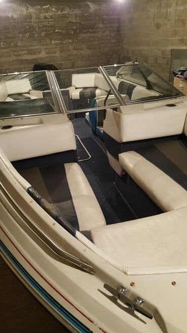 кара суу базары аренда: Катер Bayliner с сине-белой отделкой. Оборудован ветровым стеклом — 5