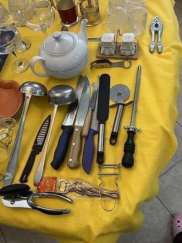 декоративные столы: Большой набор кухонной утвари и посуды Состав (по фото): - Стеклянные — 6