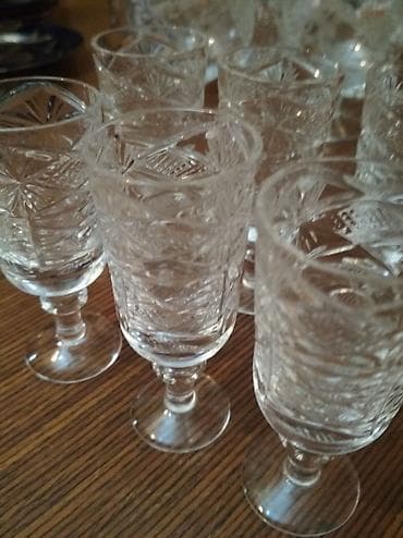 продаю хрустальные вазы: Хрусталь Чешский . В идеальном состоянии.Количество -6 шт. Высота-9 — 5