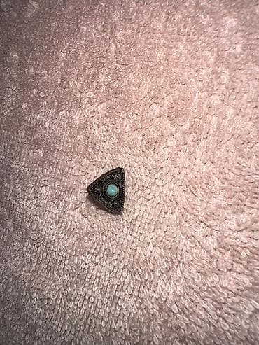 украшеня: Набор бирюзовой бижутерии/украшений в едином стиле. Состав: - Бусы — 2