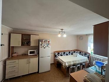 Дома: Продаётся участок вместе с домом. Адрес: ул. Юнусалиева / ул — 4