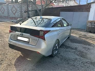 shevrolet volt: Toyota Prius: 2019 г., 1.8 л, Вариатор, Гибрид, Хэтчбэк — 3