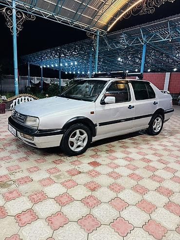Volkswagen Vento: 1995 г., 1.8 л, Кол менен иштөөчү, Бензин, Седан