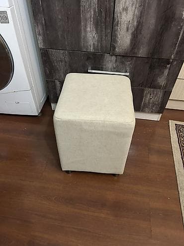 пластиковые табуретки: Пуфы-кубы универсальные, бежевые - Формат: компактные кубические пуфы — 1